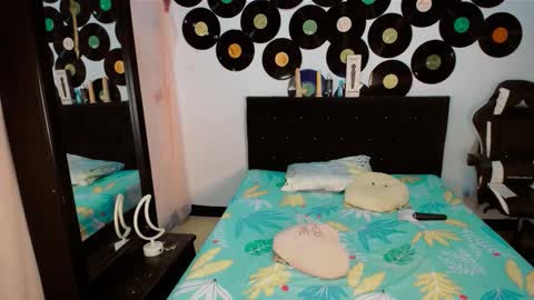 sharon online show from February 18, 8:43 am