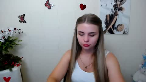 Snapshot of dream_mari chatting on June 15, 7:10 am Mari online show from June 15, 7:10 am