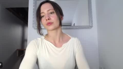 Snapshot of dream_nicole02 chatting on May 11, 6:52 am Nicole online show from May 11, 6:52 am