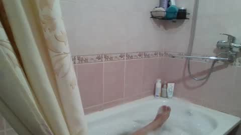 dream_petal_ online show from March 14, 3:50 pm