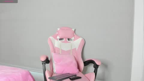 Snapshot of dream_team4 chatting on November 14, 11:53 am dream team online show from November 14, 11:53 am