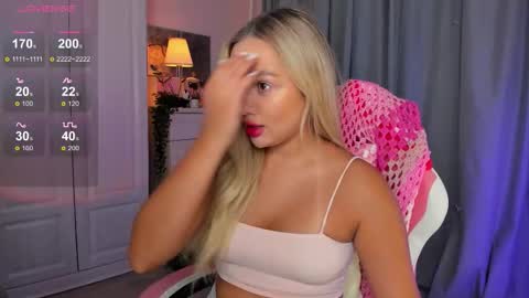 Snapshot of dreamaise chatting on October 5, 3:10 pm  Mary   pvt open    use pink and blue app lovense online show from October 5, 3:10 pm