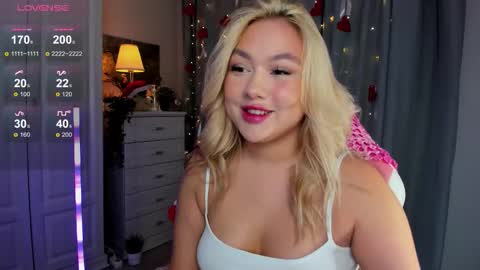 Snapshot of dreamaise chatting on February 22, 3:54 pm Mary pvt open use pink and blue app lovense online show from February 22, 3:54 pm