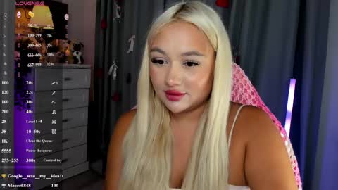 Snapshot of dreamaise chatting on April 15, 7:58 pm Mary pvt open use pink and blue app lovense online show from April 15, 7:58 pm