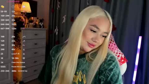 Snapshot of dreamaise chatting on April 23, 5:48 pm Mary pvt open use pink and blue app lovense online show from April 23, 5:48 pm