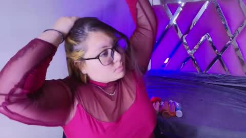 Snapshot of dreambooo_ chatting on April 29, 11:47 am C A M I L A online show from April 29, 11:47 am