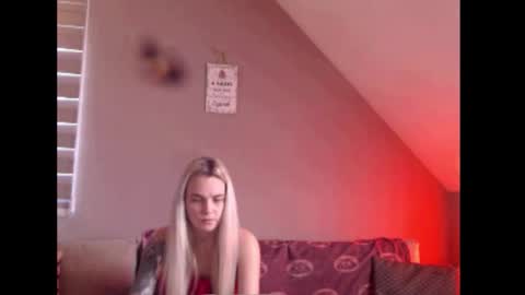 A girl online show from February 19, 9:05 am