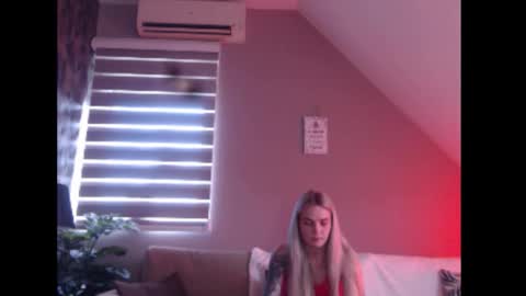 A girl online show from March 4, 8:09 am