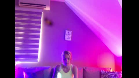 Snapshot of dreamcatcherfantasy chatting on May 26, 7:15 am A girl online show from May 26, 7:15 am