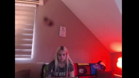 Snapshot of dreamcatcherfantasy chatting on June 4, 7:14 am A girl online show from June 4, 7:14 am