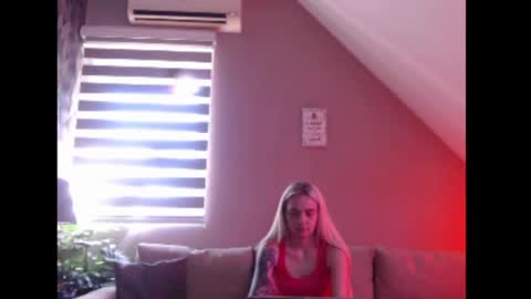 Snapshot of dreamcatcherfantasy chatting on June 26, 7:24 am A girl online show from June 26, 7:24 am