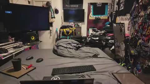 Snapshot of dreamer_xyz chatting on January 1, 11:51 pm Dream Maker online show from January 1, 11:51 pm