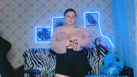 dreamforyoue2 online show from September 15, 8:20 pm