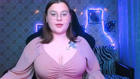 dreamforyoue2 online show from December 19, 7:32 pm