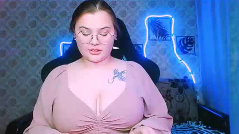 dreamforyoue2 online show from February 4, 8:36 pm