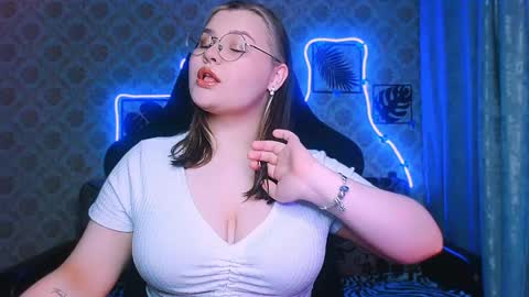 dreamforyoue2 online show from March 29, 7:36 pm