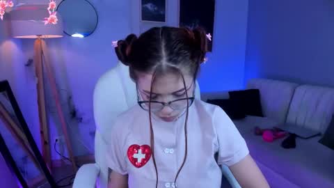 dreamleah_ online show from March 24, 9:53 pm