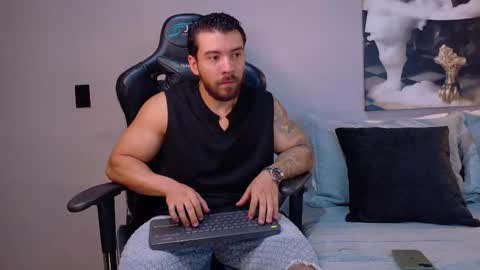 cris online show from April 18, 9:59 pm