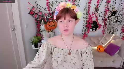 Snapshot of dreammyluna chatting on October 24, 8:27 pm Luna online show from October 24, 8:27 pm