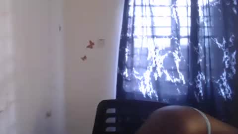 Snapshot of dreamy_wetpussy chatting on June 1, 6:48 am BEAUTY online show from June 1, 6:48 am