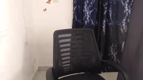 Snapshot of dreamy_wetpussy chatting on June 9, 7:09 am BEAUTY online show from June 9, 7:09 am