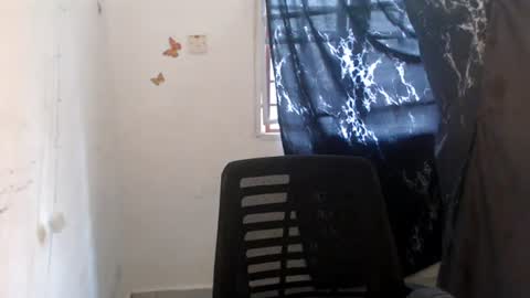 Snapshot of dreamy_wetpussy chatting on June 26, 7:35 am BEAUTY online show from June 26, 7:35 am