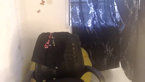 Snapshot of dreamy_wetpussy chatting on August 3, 6:34 am BEAUTY online show from August 3, 6:34 am