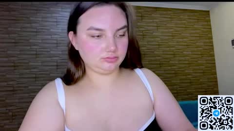 Snapshot of dreamyblushfairy chatting on May 2, 7:02 am Mila online show from May 2, 7:02 am