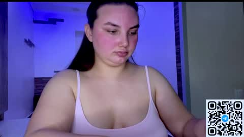 Snapshot of dreamyblushfairy chatting on May 7, 7:14 am Mila online show from May 7, 7:14 am