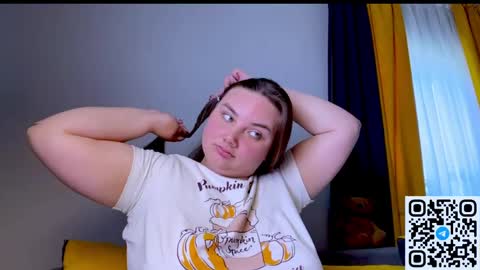 Snapshot of dreamyblushfairy chatting on May 23, 2:32 pm Mila online show from May 23, 2:32 pm