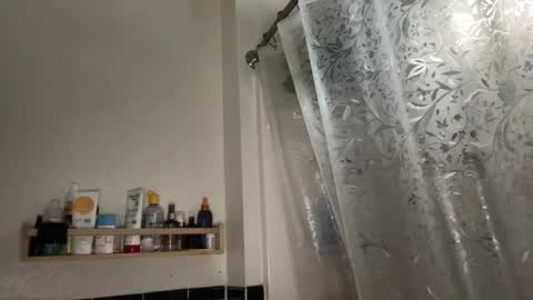 Snapshot of dreamyriri chatting on January 17, 4:22 pm RIRI OR DREAMY online show from January 17, 4:22 pm