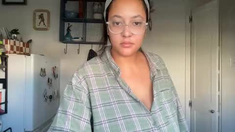 Snapshot of dreamyriri chatting on February 7, 4:33 pm RIRI OR DREAMY online show from February 7, 4:33 pm