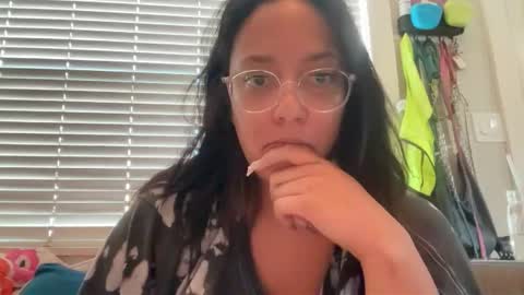 Snapshot of dreamyriri chatting on February 8, 4:32 pm RIRI OR DREAMY online show from February 8, 4:32 pm