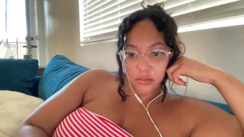 Snapshot of dreamyriri chatting on July 29, 4:49 pm RIRI OR DREAMY online show from July 29, 4:49 pm