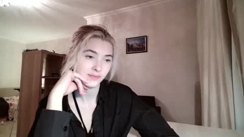 Snapshot of dremazwahlen chatting on February 2, 3:33 pm Dia online show from February 2, 3:33 pm