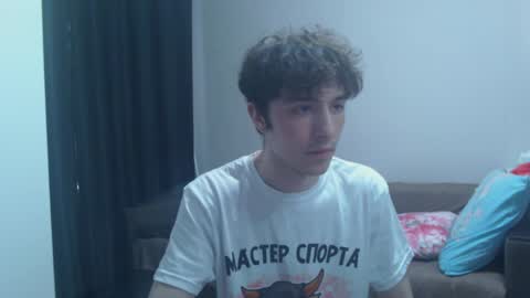 Snapshot of dress_air chatting on April 8, 9:53 am Air online show from April 8, 9:53 am