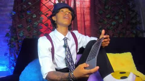 Snapshot of dreyk20 chatting on February 24, 8:18 pm Dreyk online show from February 24, 8:18 pm