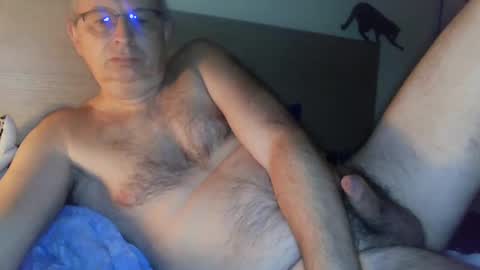 Snapshot of drift6 chatting on January 10, 10:57 pm drift6 online show from January 10, 10:57 pm