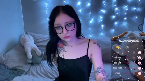 Snapshot of drillhouse_ chatting on January 1, 7:10 pm Tara Sonny online show from January 1, 7:10 pm