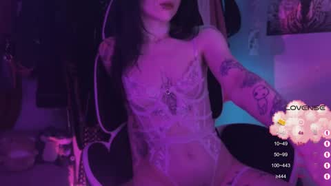 Tara  Sonny online show from February 5, 5:28 pm