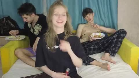 Mark online show from February 5, 9:41 pm