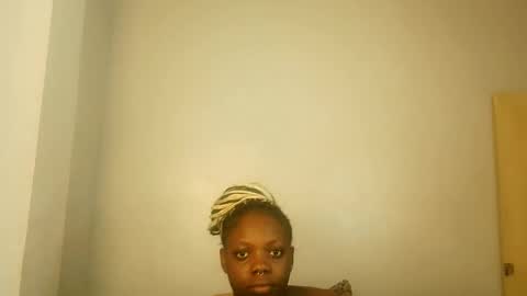 Snapshot of drip_doll_ chatting on May 18, 8:42 am Kimberly online show from May 18, 8:42 am