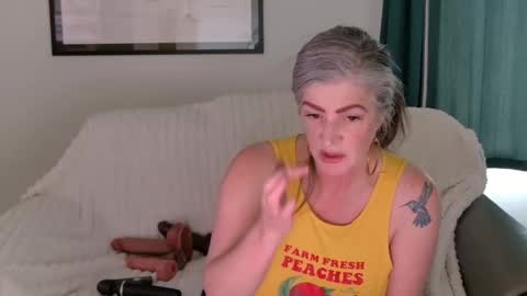 Snapshot of drippingwetgoddess chatting on April 27, 3:32 pm Angie online show from April 27, 3:32 pm