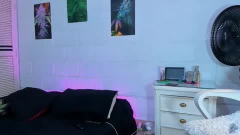 drippyorlove online show from February 22, 5:11 pm