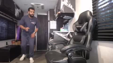 Snapshot of drizzys_room chatting on October 20, 8:09 pm DirtyDrizzy online show from October 20, 8:09 pm