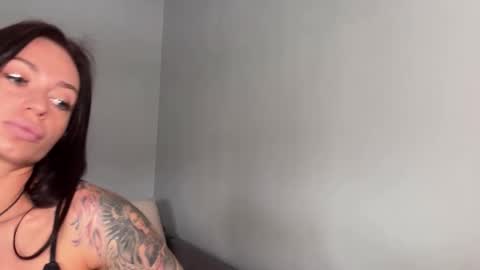 Bella online show from April 19, 2:44 am