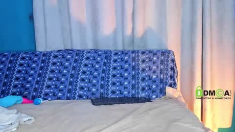 duamilktits online show from March 12, 8:53 am