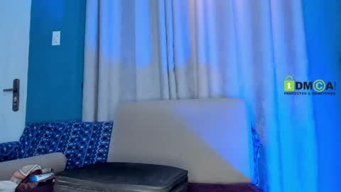 duamilktits online show from March 30, 8:59 am