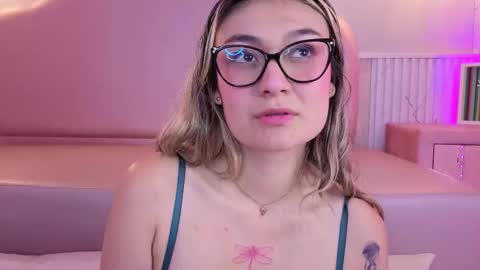 Snapshot of duchessex chatting on October 15, 12:00 am Victoria online show from October 15, 12:00 am