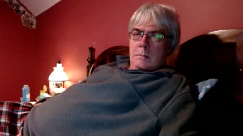 Snapshot of dug38 chatting on December 8, 12:19 pm Doug online show from December 8, 12:19 pm